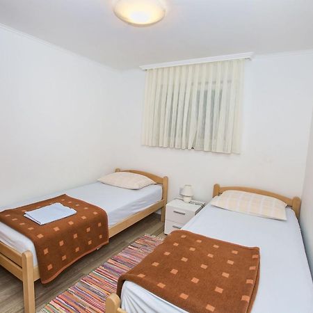 Apartmani Marijana Cesarica Exterior foto